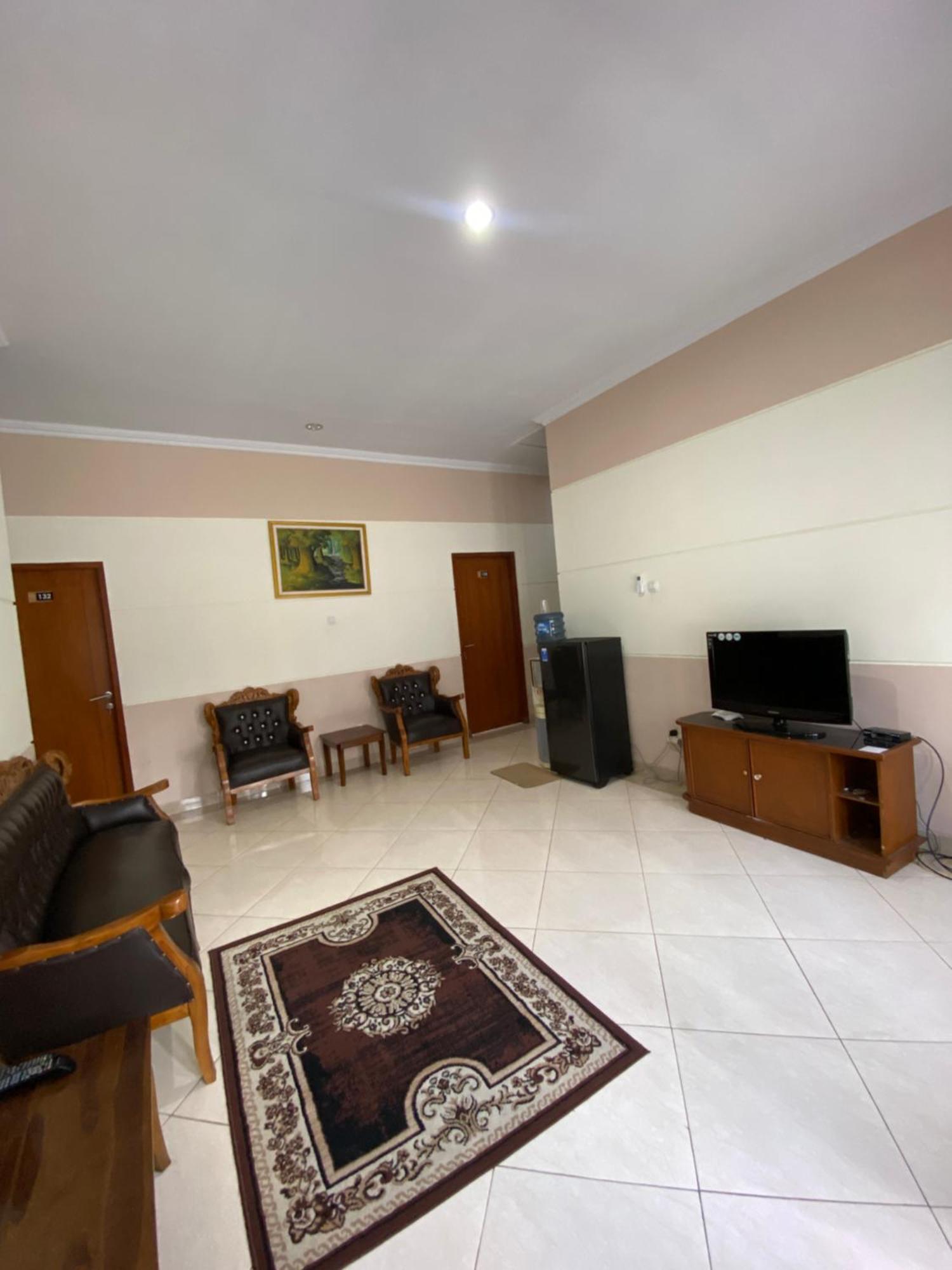 Adiputra Guesthouse 2 By Homiq Ngabean Zewnętrze zdjęcie