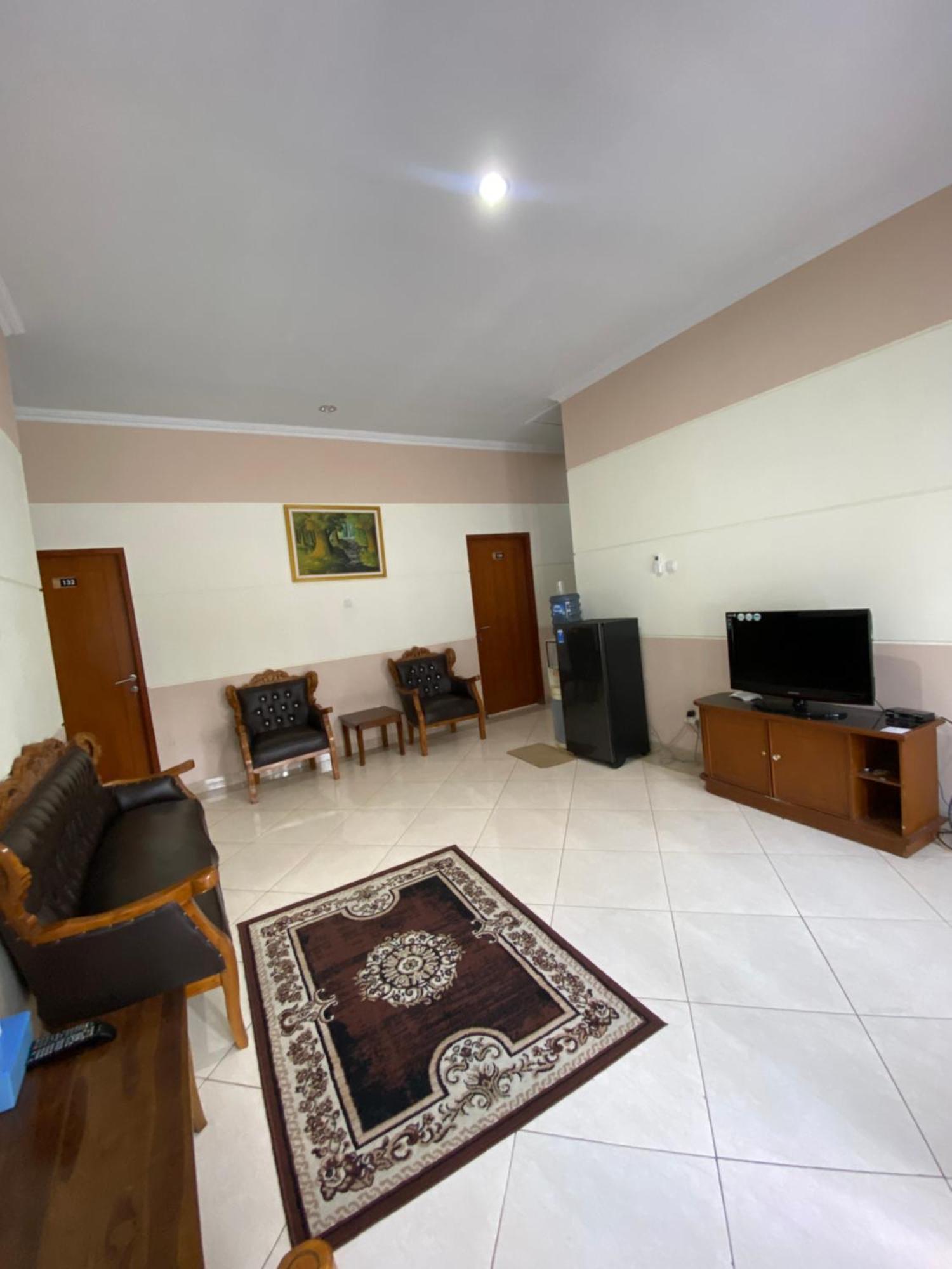 Adiputra Guesthouse 2 By Homiq Ngabean Zewnętrze zdjęcie